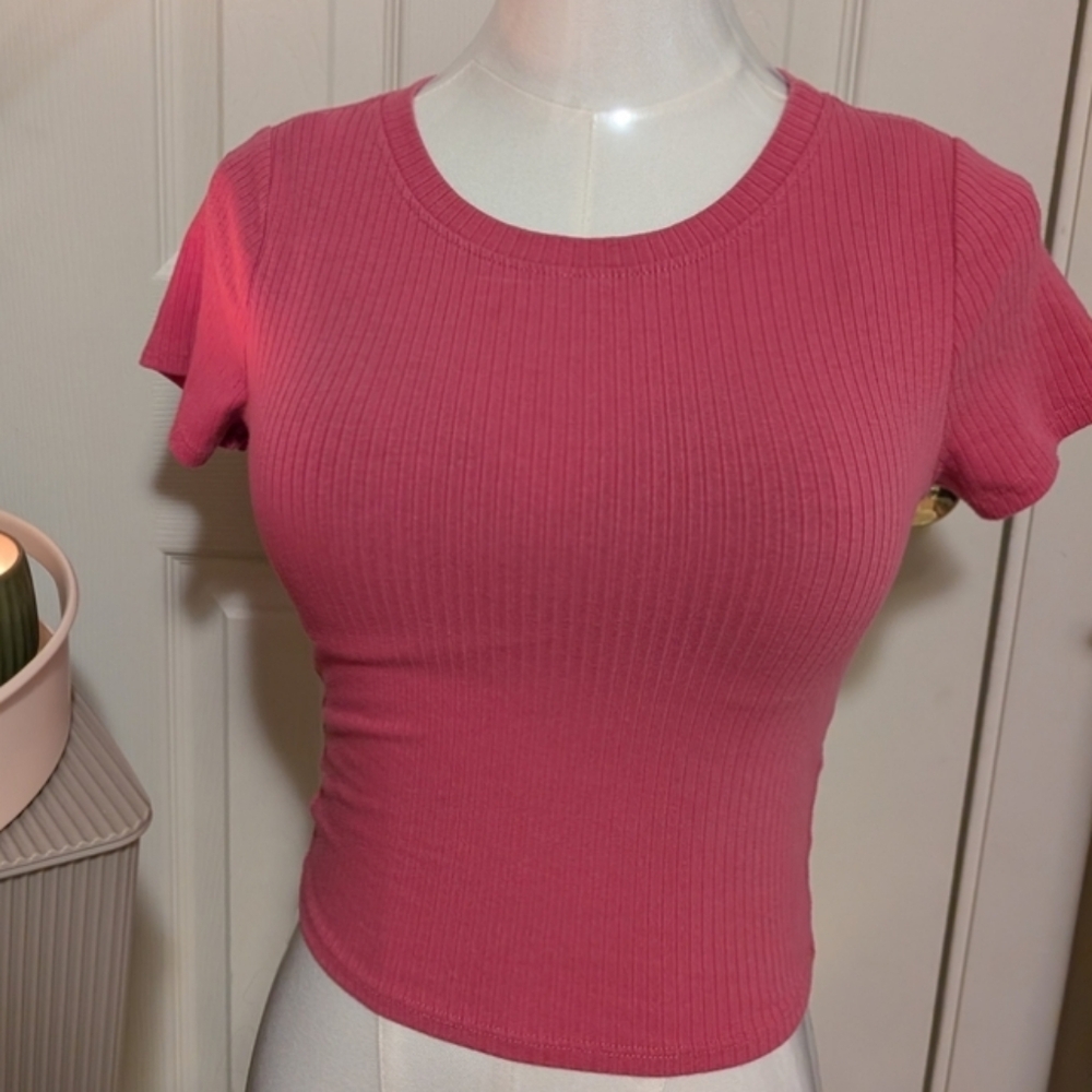 🩷👕💚 4 Fitted Short Sleeve Ribbed Crop Tops (EUC barely worn!) - Picture 14 of 16